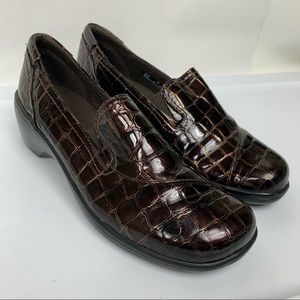 CLARK’S Sz 7 Patent Leather Croc Print  Loafers